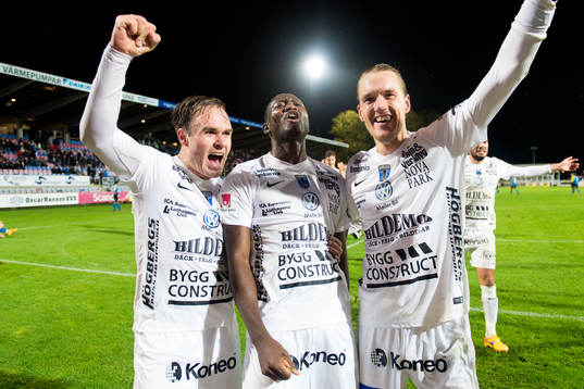 Sirius Niklas Busch Thor, Moses Ogbu och Kim Skoglund jublar