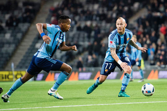 Djurgårdens Mihlali Mabhuti Mayambela och Magnus Eriksson