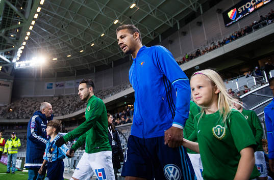 Djurgårdens Mathias Ranegie går in på planen