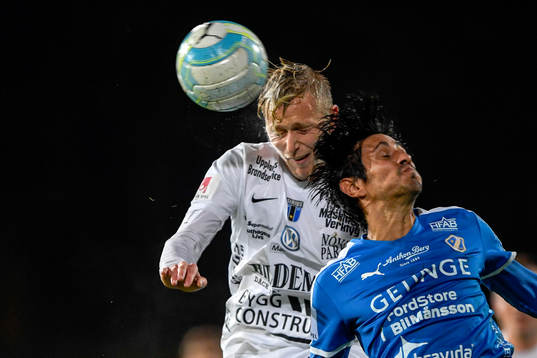 Sirius Christer Gustafsson och Halmstads Antonio Rojas