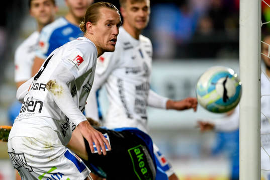 Sirius Ante Björkebaum får bollen strax utanför