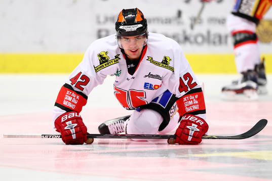 Örebros Kalle Jellvert värmer upp