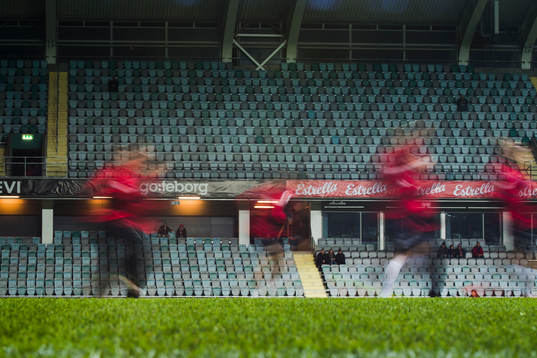 Örgrytes spelare värmer upp