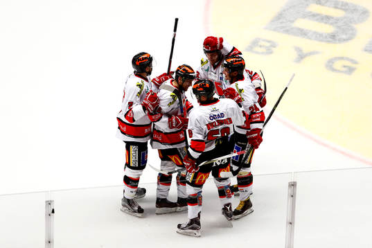 Örebros Petr Zamorsky jublar