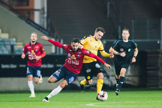 Örgrytes William Atashkadeh och Andreas Östling i närkamp