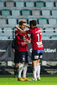 Målskytten till 1-0 Örgrytes Andreas Östling jublar med