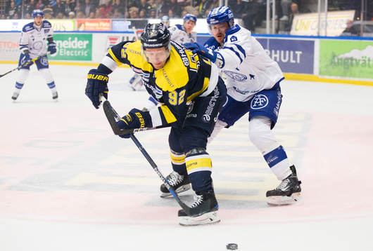 s Teemu Laine mot Leksands Joe Piskula