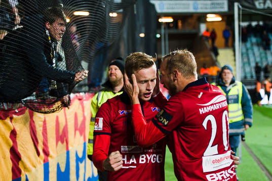 Örgrytes Sebastian Ohlsson jublar med Niklas Klingberg