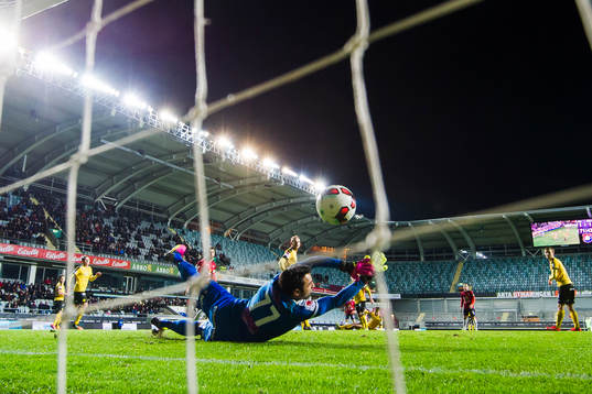 Örgrytes Sebastian Ohlsson gör 2-1 bakom Frejs målvakt