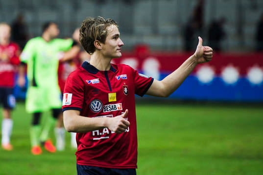 Örgrytes Jakob Lindström gör tummen upp