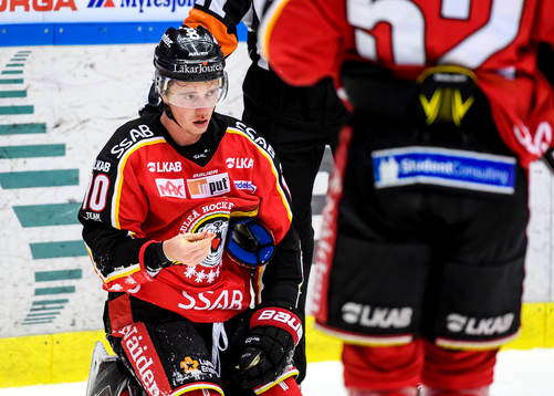 Luleås Tim Kennedy blöder från näsan