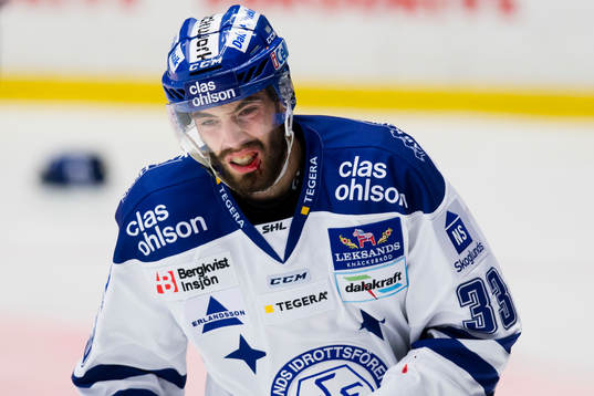 Leksands Markus Lauridsen blöder från munnen