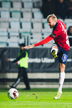 Örgrytes Niklas Klingberg skjuter