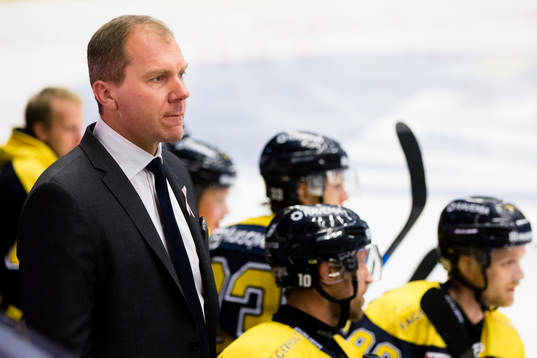 s tränare Johan Lindbom
