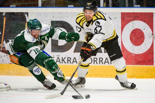 Färjestads Alexander Johansson och Brynäs Tomas Zaborsky