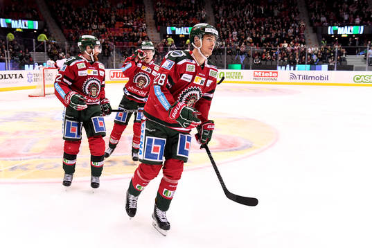 Frölundas Robin Figren och Johan Sundström jublar