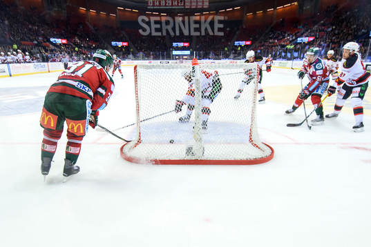 Frölundas Nicklas Lasu gör 3-1 i tom målbur