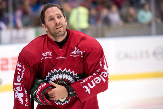 Frölundas Joel Lundqvist innan ishockeymatchen i SHL