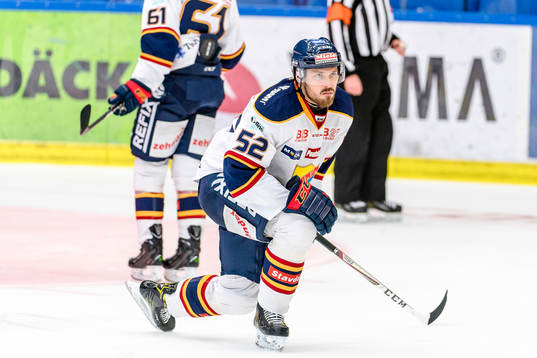 Djurgårdens Mikael Ahlén reser sig