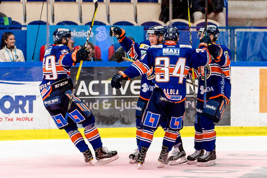 Växjös spelare jublar