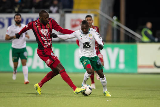 Östersunds Ronald Mukiibi mot Hammarbys Pa Amat Dibba