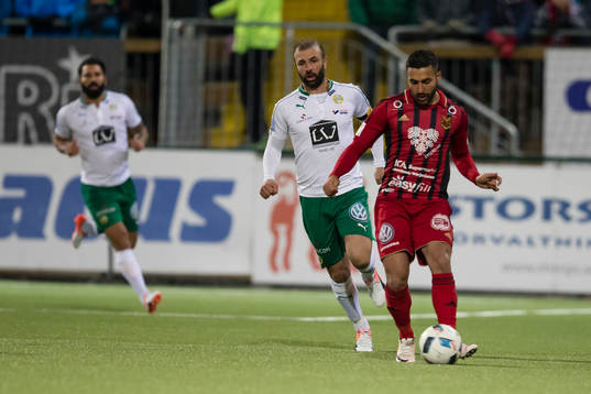 Östersunds Saman Ghoddos mot Hammarbys Kennedy Bakircioglu