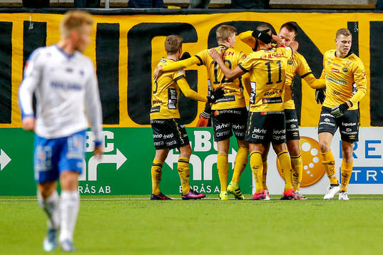 Elfsborgs Viktor Prodell jublar med lagkamrater