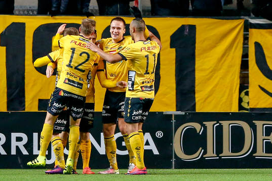 Elfsborgs Jesper Manns jublar med lagkamrater