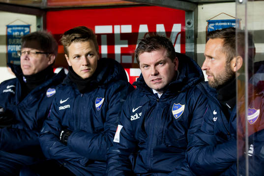 Norrköpings tränare Jens Gustafsson på bänken