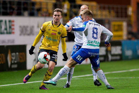 Elfsborgs Adam Lundqvist mot Daniel Sjölund och Nicklas