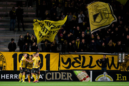 Elfsborgs Jesper Manns jublar med lagkamrater