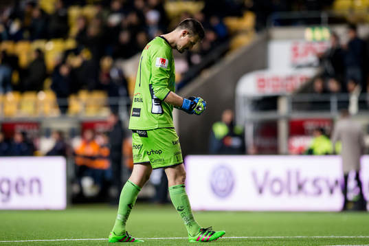 Elfsborgs målvakt Kevin Stuhr Ellegaard jublar
