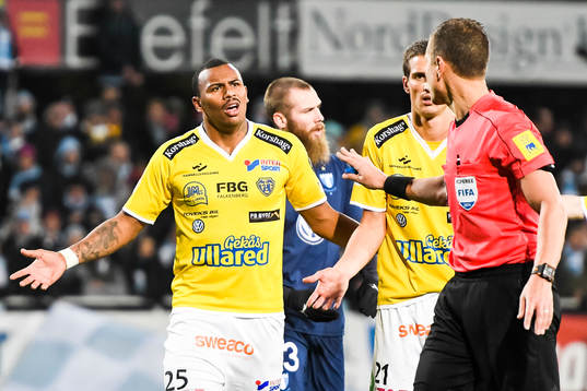 Falkenbergs Felipe Carvalho reagerar