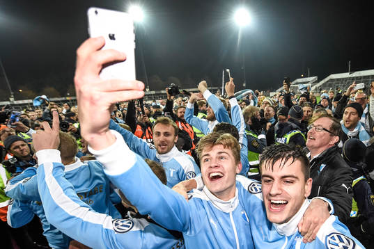 Malmö FFs Mattias Svanberg och Alexander Jeremejeff jublar