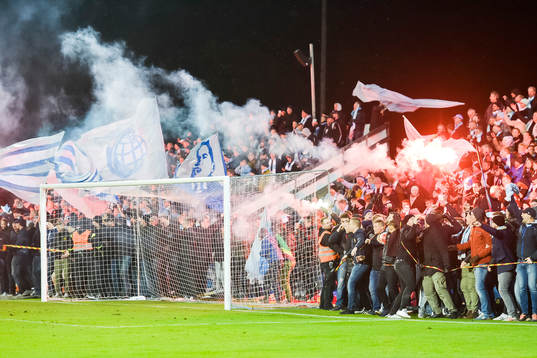 Malmö FFs supportar inväntar slutsignal