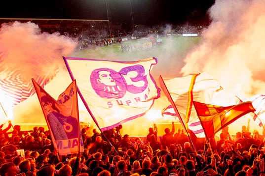 Malmö-klacken bränner bengaler