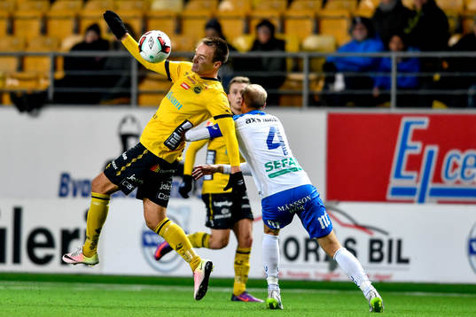Elfsborgs Viktor Prodell vänder bort Norrköpings Andreas