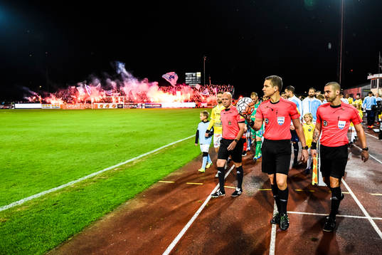Domarna före fotbollsmatchen i Allsvenskan mellan