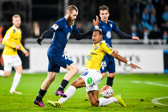 Malmö FFs Jo Inge Berget och Falkenbergs Felipe Carvalho