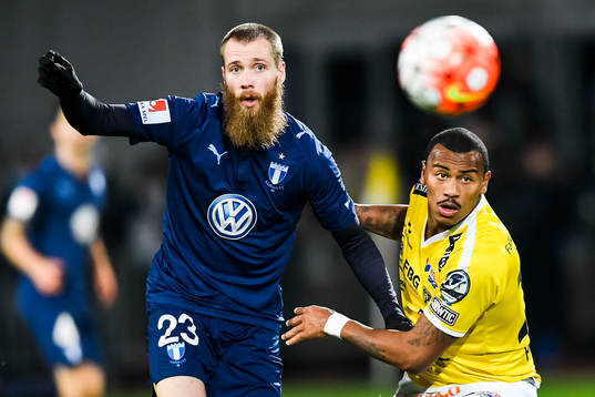Malmö FFs Jo Inge Berget och Falkenbergs Felipe Carvalho