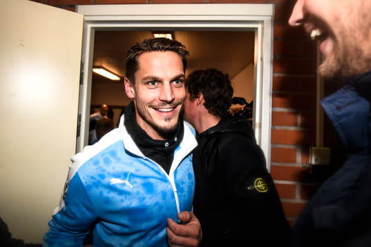 Malmö FFs Markus Rosenberg jublar i omklädningsrummet