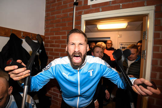 Malmö FFs målvakt Johan Wiland jublar