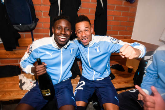 Malmö FFs Pa Konate och Tobias Sana jublar