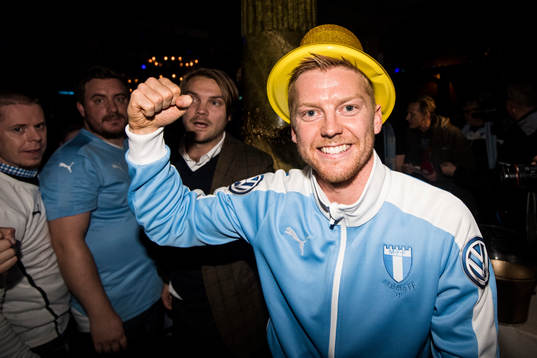 Malmö FFs Anders Christiansen firar med laget och