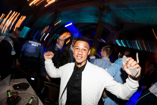 Malmö FFs Tobias Sana firar med laget och supportrar på