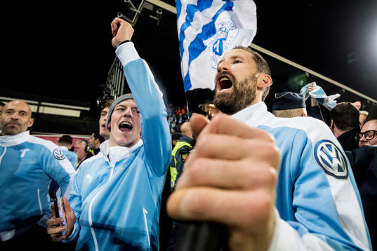 Malmö FFs Teddy Bergqvist och målvakt Johan Wiland jublar