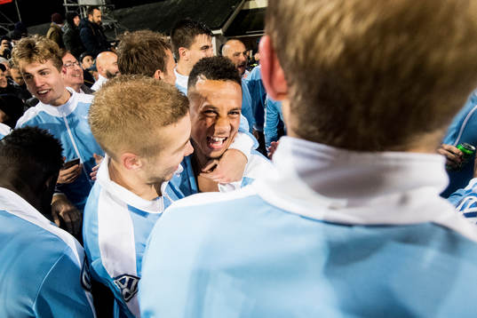 Malmö FFs Anton Tinnerholm och Tobias Sana jublar