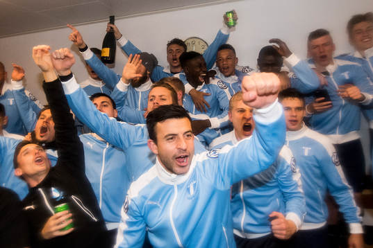 Malmö FFs Behrang Safari jublar i omklädningsrummet