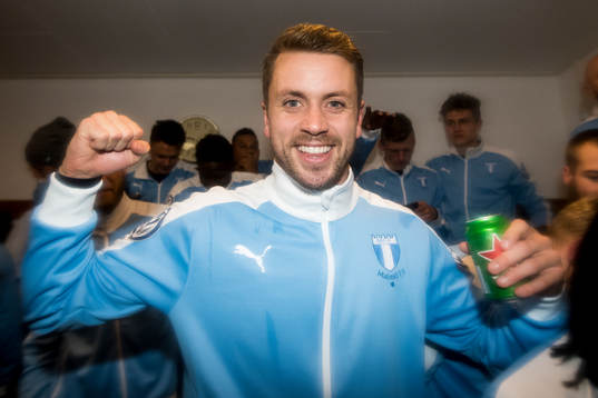 Malmö FFs Kari Arnason jublar i omklädningsrummet
