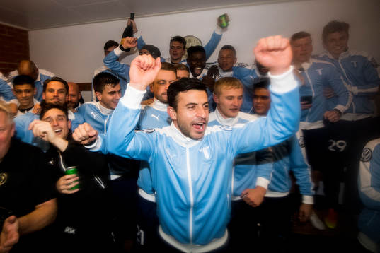 Malmö FFs Behrang Safari jublar i omklädningsrummet